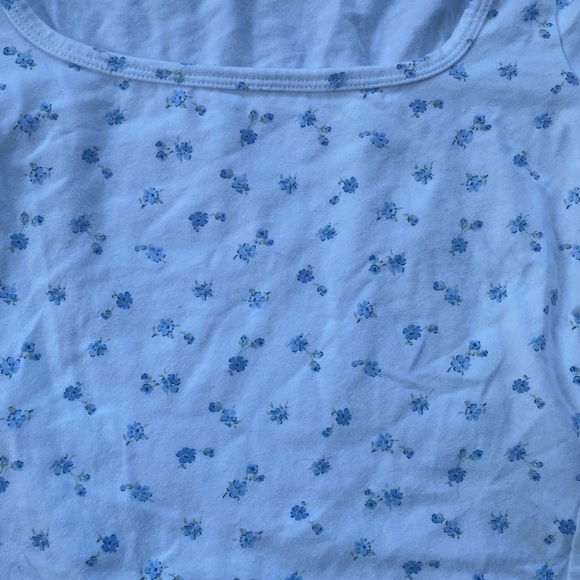 Hollister White Floral Long-sleeved Scoop Neck Tee Size XS - Picture 2 of 12